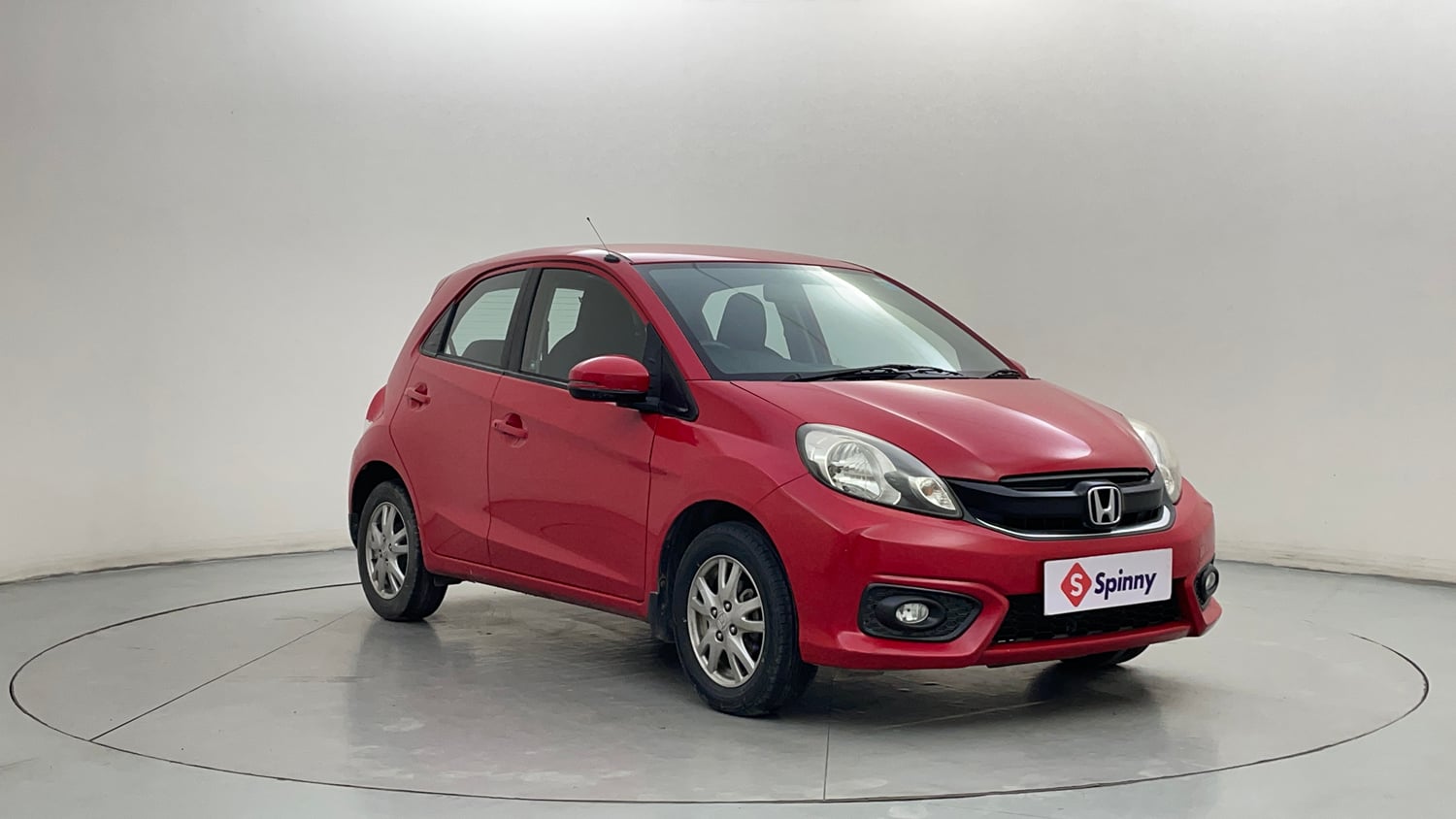 Used 2016 Honda Brio VX MT Petrol Manual exterior RIGHT FRONT CORNER VIEW