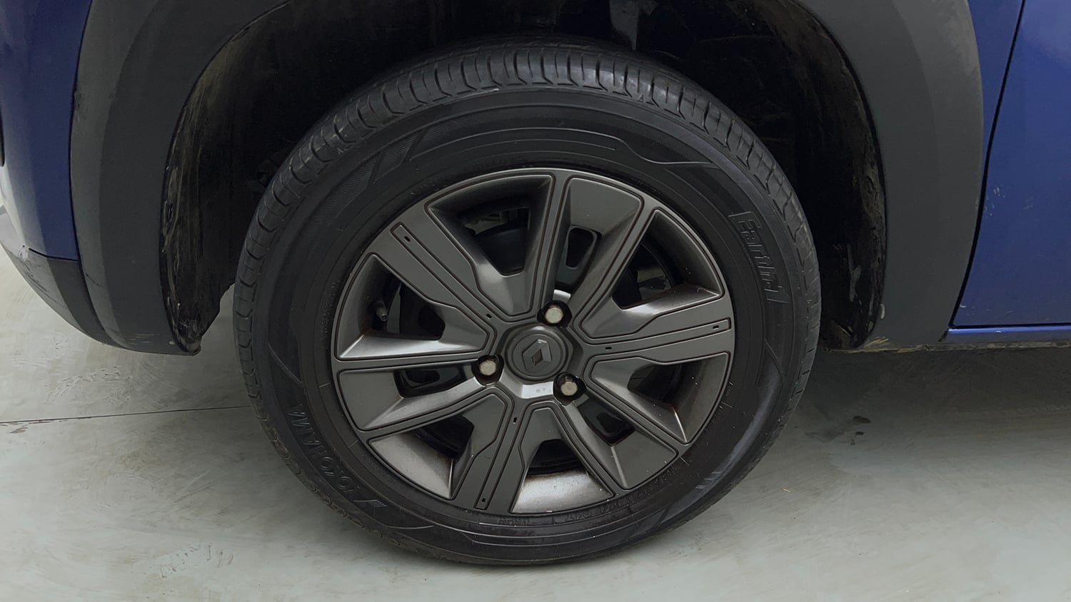 Used 2020 Renault Kwid CLIMBER 1.0 AMT Opt Petrol Automatic tyres LEFT FRONT TYRE RIM VIEW