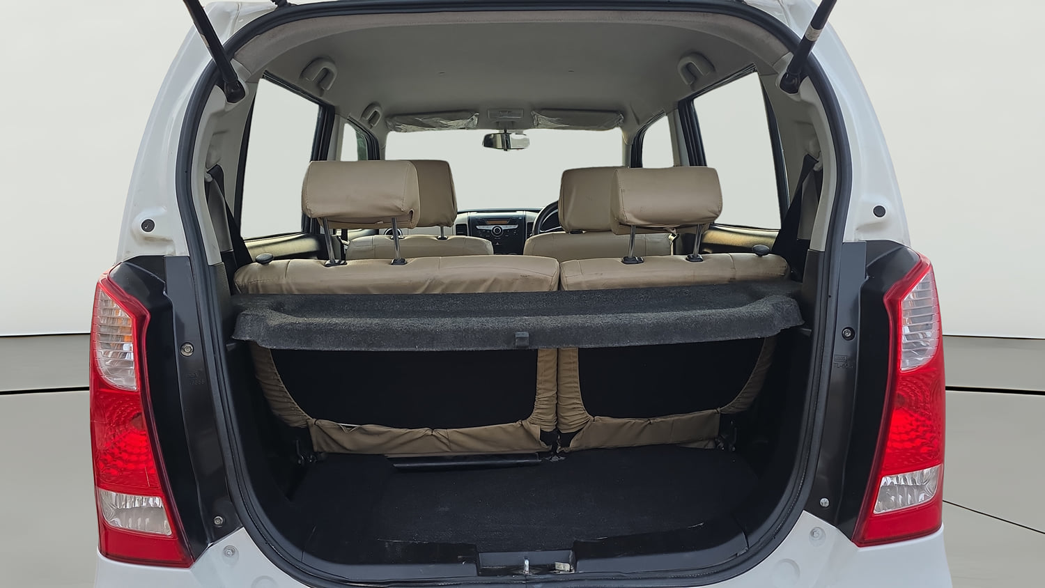 Used 2017 Maruti Suzuki Wagon R VXI Petrol Manual interior DICKY INSIDE VIEW