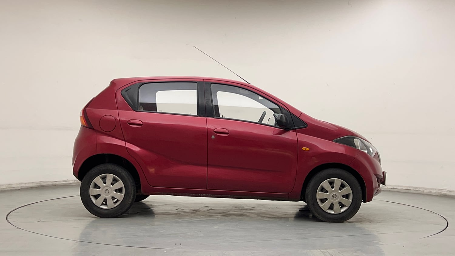 Used 2016 Datsun Redi-GO T (O) Petrol Manual exterior RIGHT SIDE VIEW