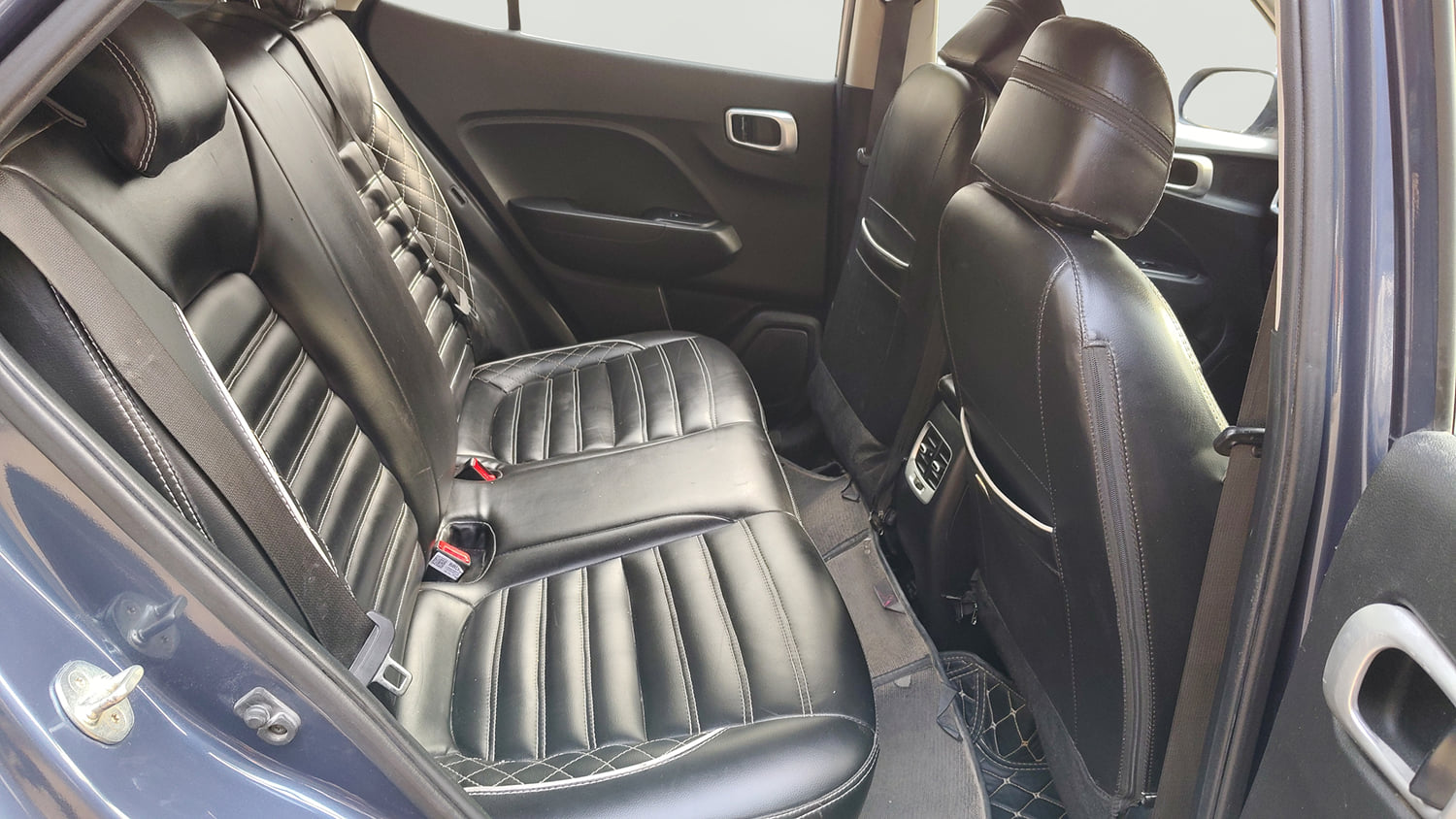 Used 2022 Hyundai Venue SX 1.0 Turbo Petrol Manual interior RIGHT SIDE REAR DOOR CABIN VIEW