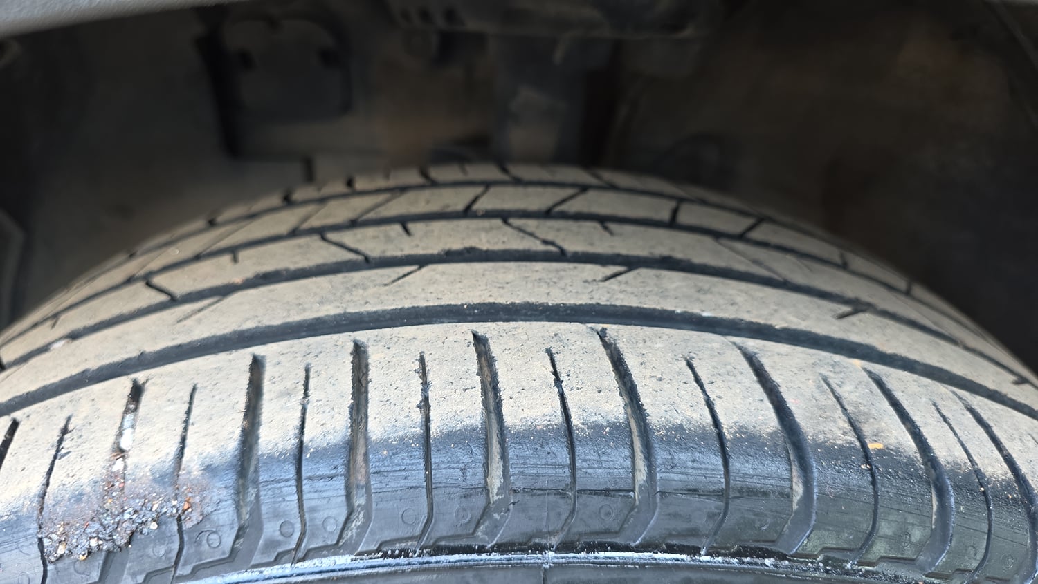 Used 2023 Hyundai Venue SX 1.2 Petrol Petrol Manual tyres LEFT FRONT TYRE TREAD VIEW