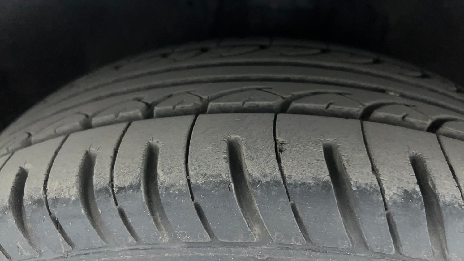 Used 2014 Hyundai i20 Sportz 1.2 Petrol Manual tyres RIGHT FRONT TYRE TREAD VIEW