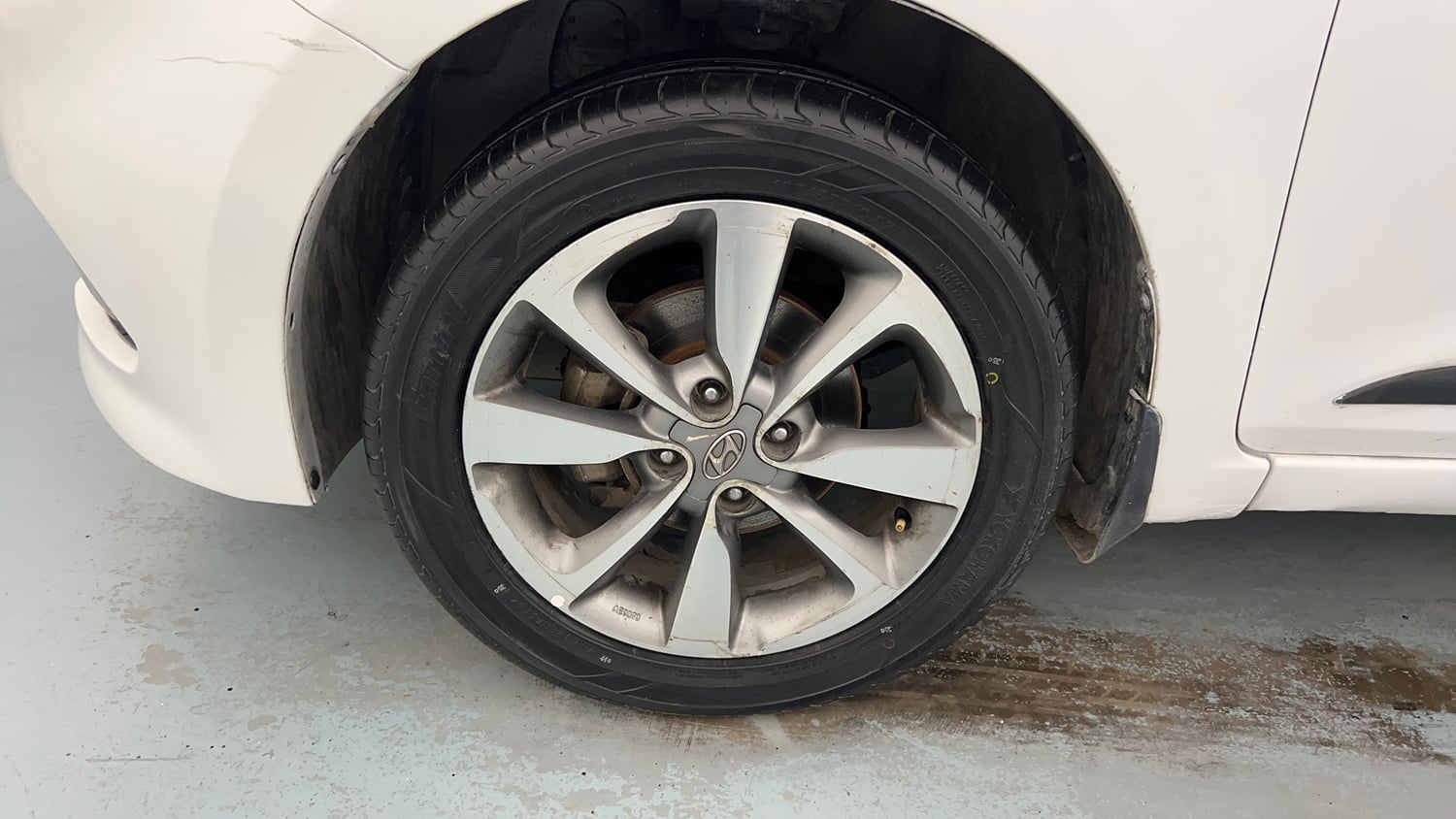 Used 2017 Hyundai Elite i20 Asta 1.4 CRDI (O) Diesel Manual tyres LEFT FRONT TYRE RIM VIEW