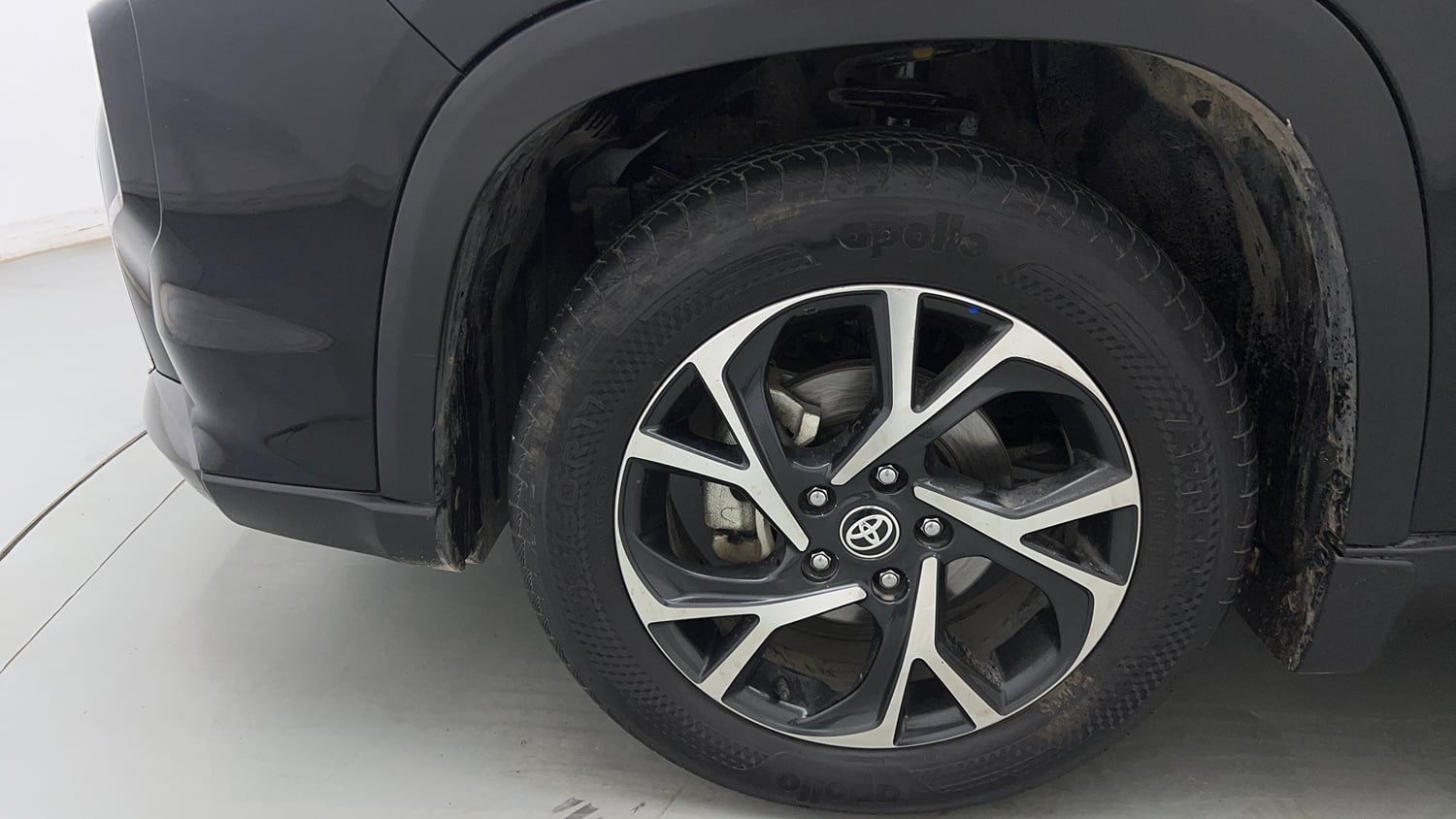 Used 2023 Toyota Urban Cruiser Hyryder V AT NeoDrive Petrol Automatic tyres LEFT FRONT TYRE RIM VIEW