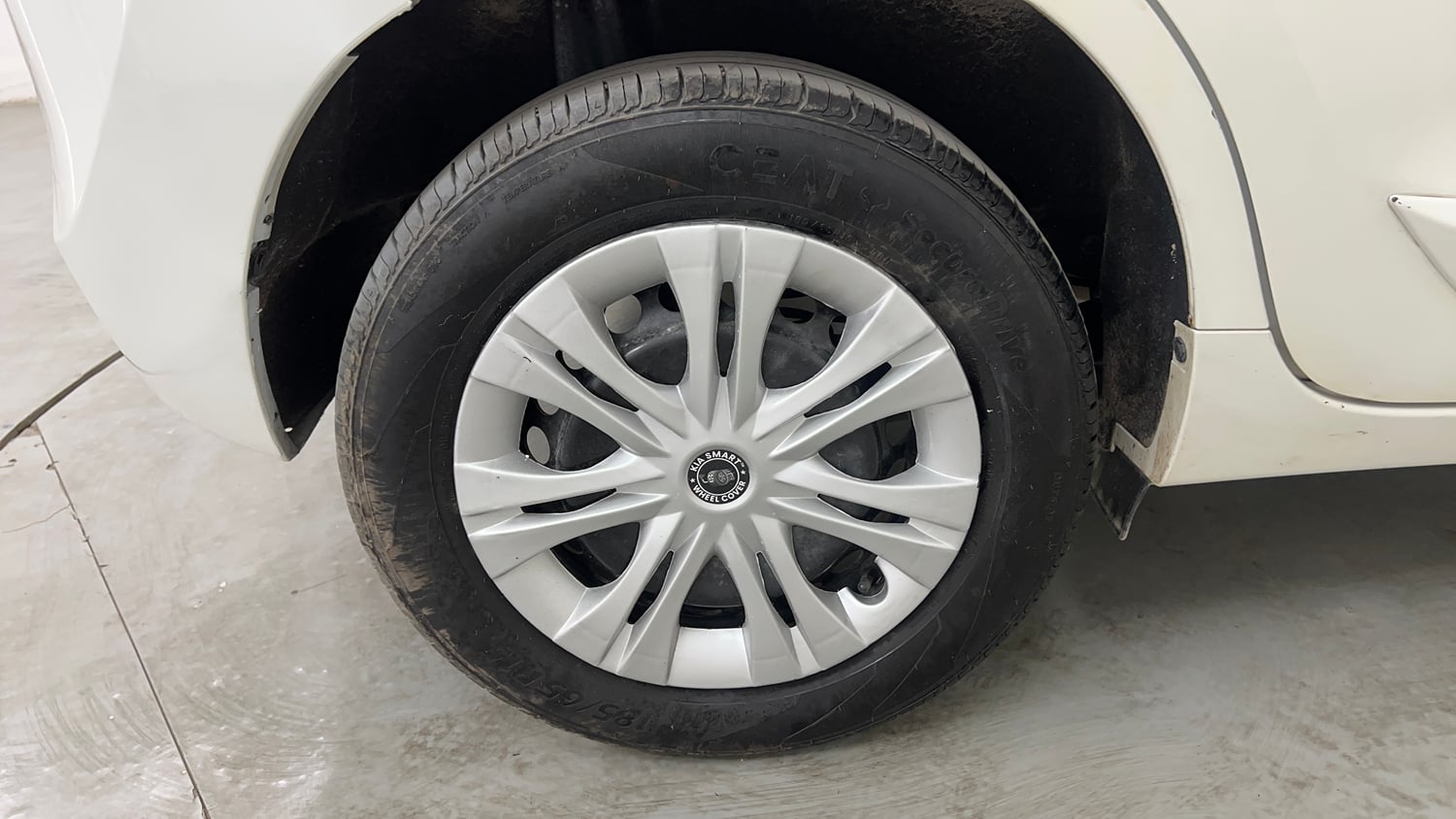 Used 2017 Maruti Suzuki Baleno Delta 1.2 Petrol Manual tyres RIGHT REAR TYRE RIM VIEW