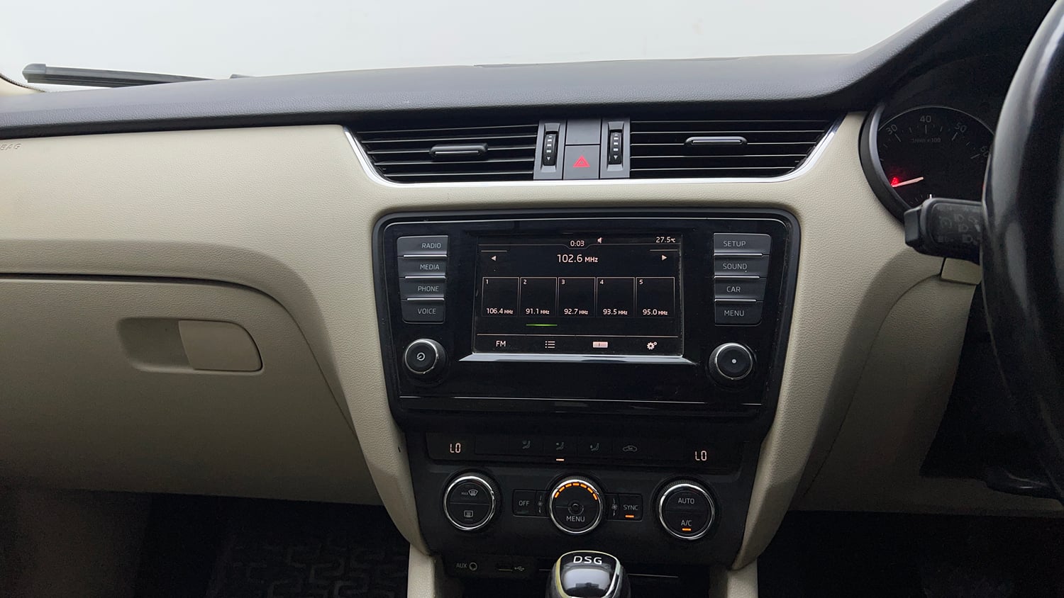 Used 2017 Skoda Octavia 1.8 TSI Ambition Plus AT Petrol Automatic top_features Touch screen infotainment system