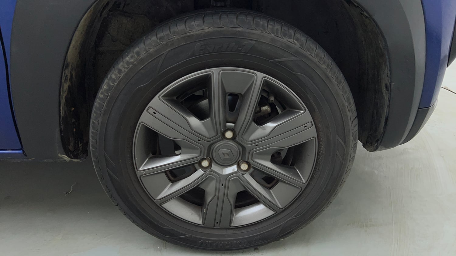 Used 2020 Renault Kwid CLIMBER 1.0 AMT Opt Petrol Automatic tyres RIGHT FRONT TYRE RIM VIEW