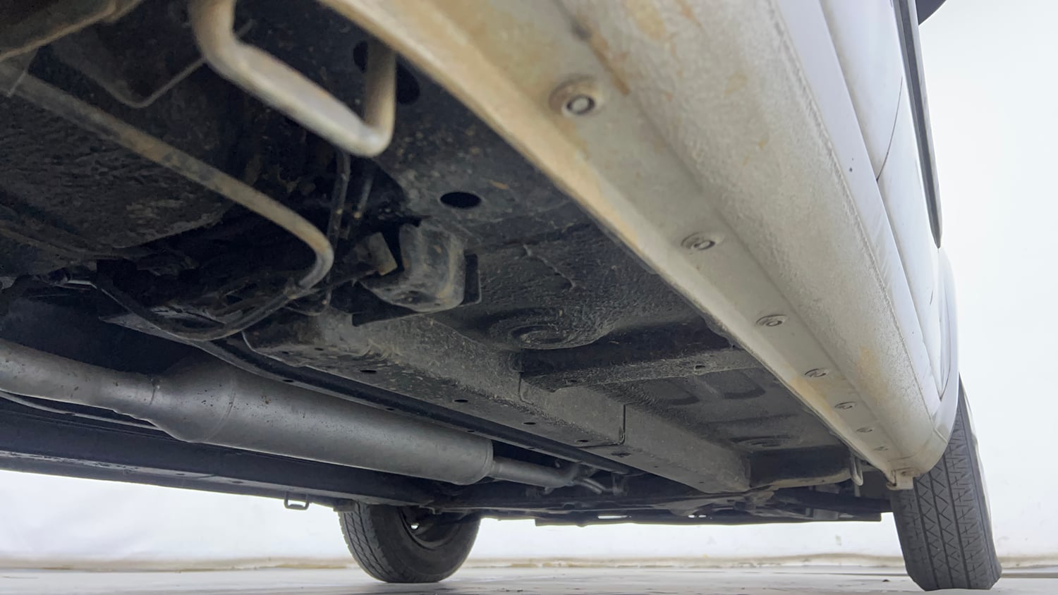 Used 2014 Maruti Suzuki Ritz Vxi BS-IV Petrol Manual extra REAR RIGHT UNDERBODY VIEW