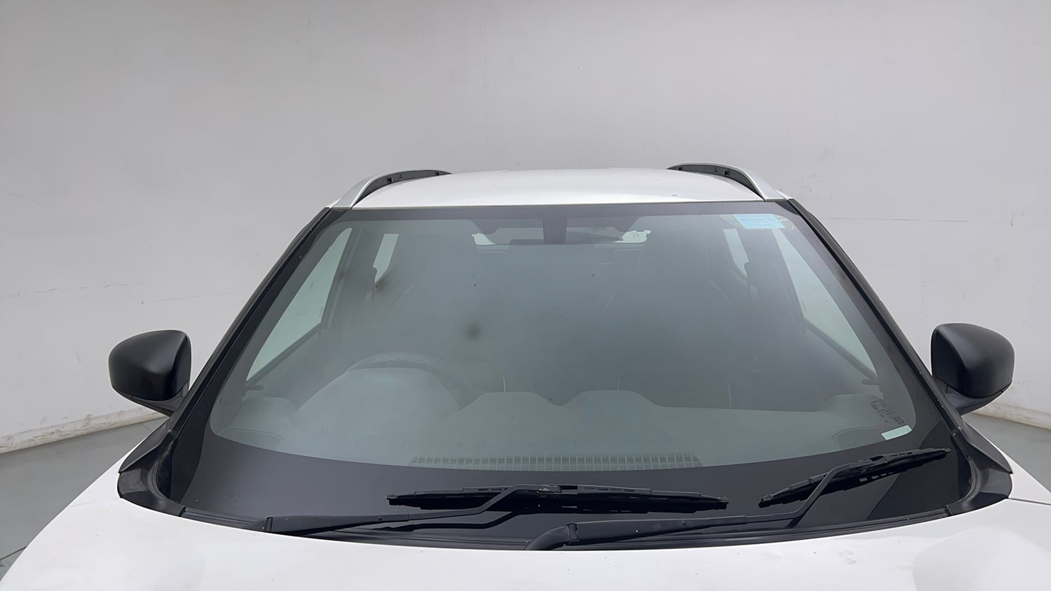 Used 2023 Nissan Magnite XE Petrol Manual exterior FRONT WINDSHIELD VIEW