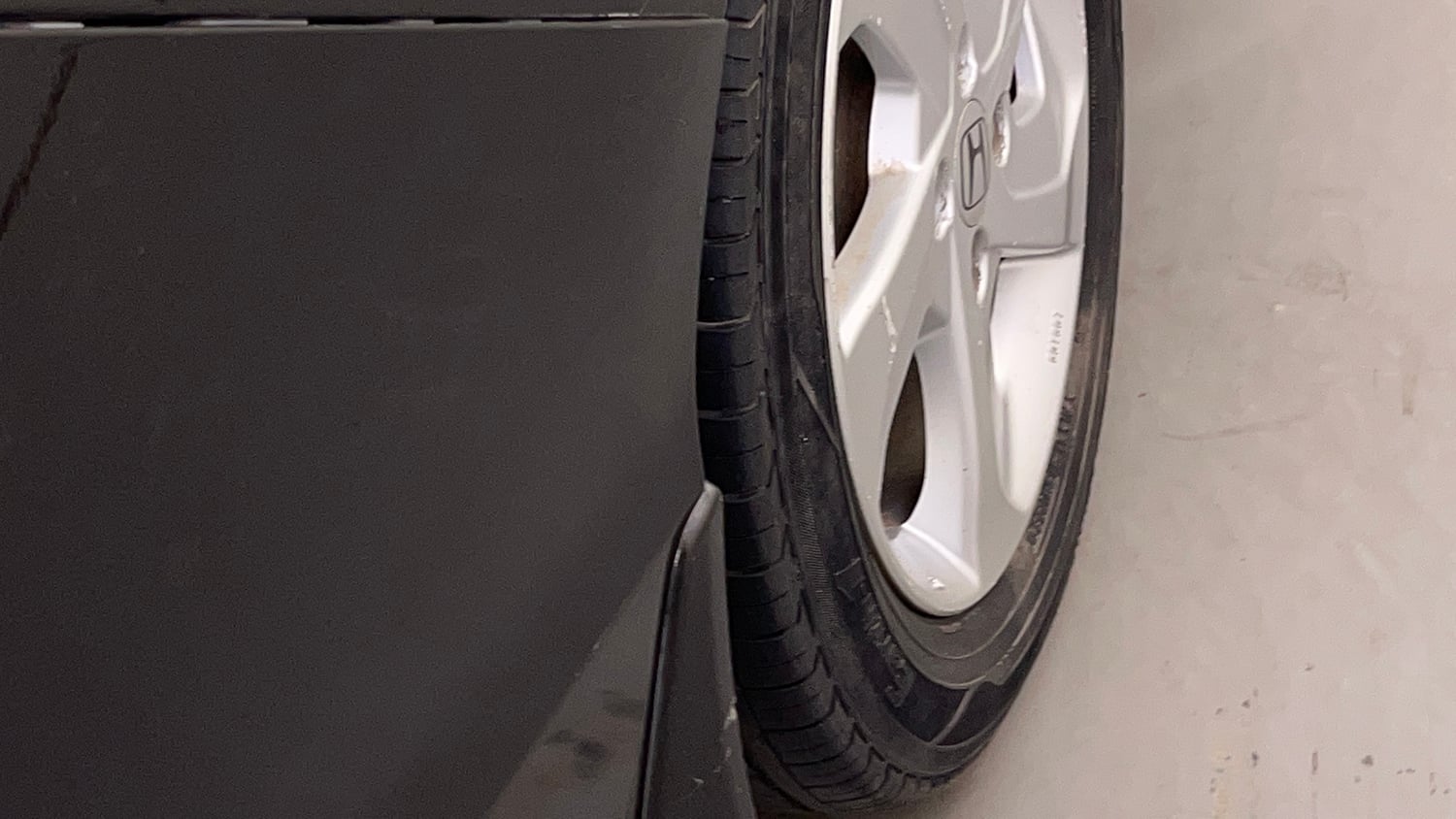 Used 2016 Honda City V Petrol Manual dents MINOR SCRATCH