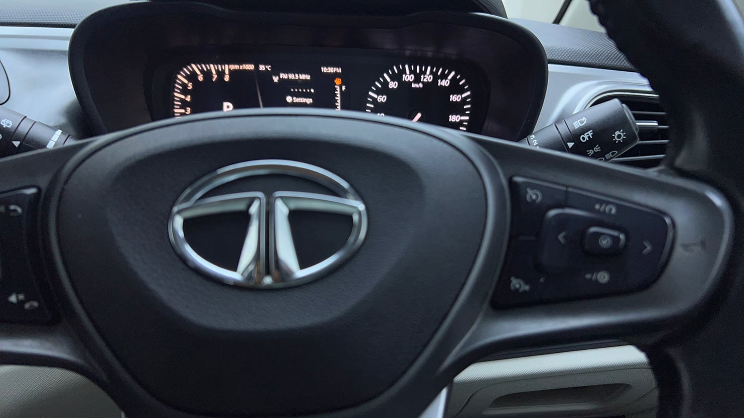 Used 2023 Tata Altroz XZA Plus Petrol Petrol Automatic top_features Cruise control