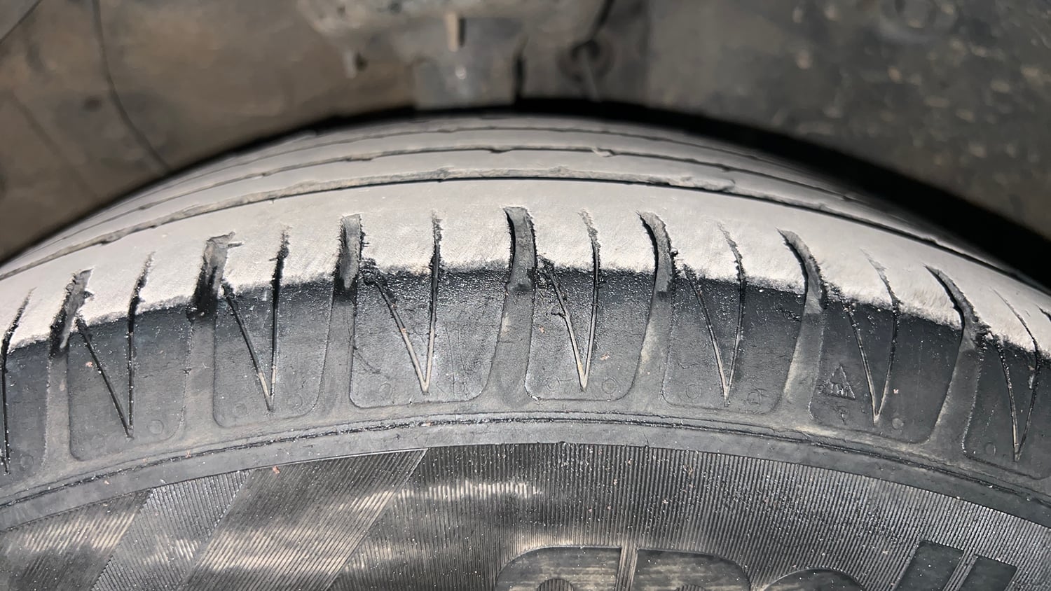 Used 2022 Kia Sonet GTX Plus 1.5 AT Diesel Automatic tyres RIGHT FRONT TYRE TREAD VIEW