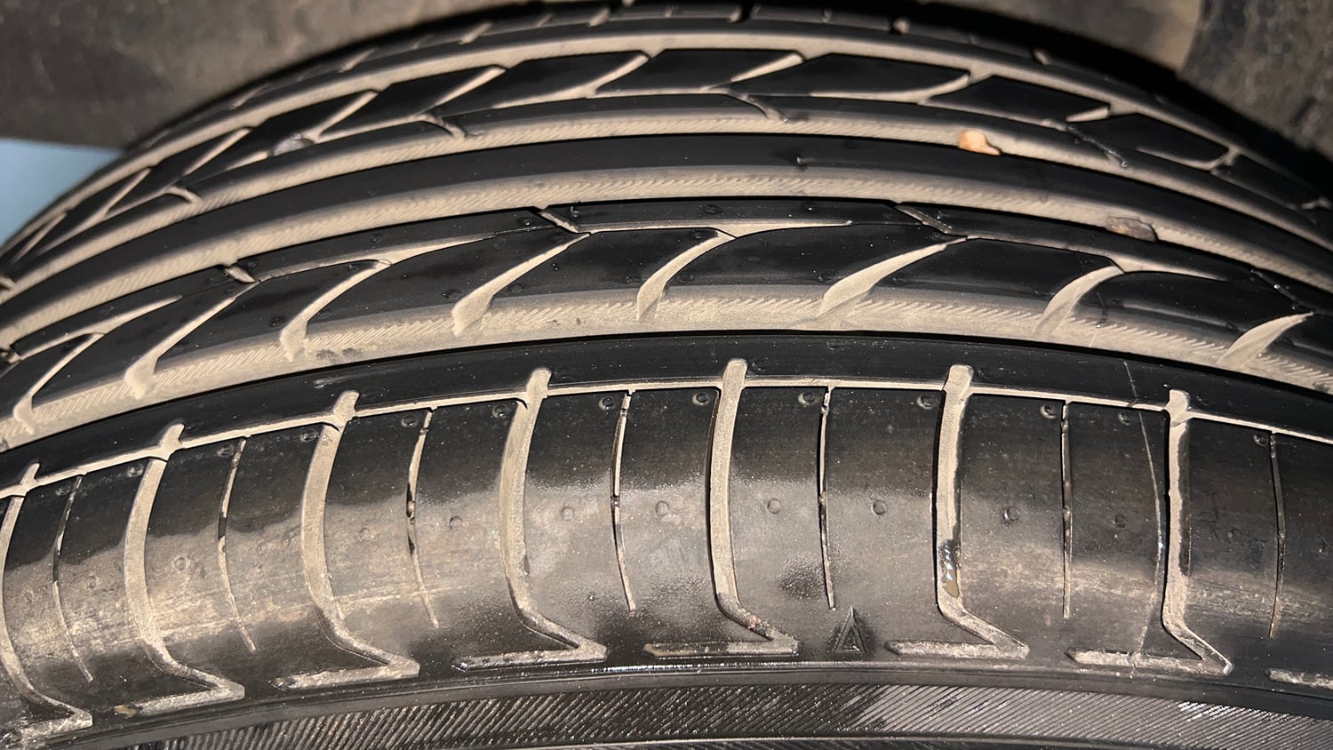 Used 2023 Nissan Magnite XE Petrol Manual tyres RIGHT REAR TYRE TREAD VIEW