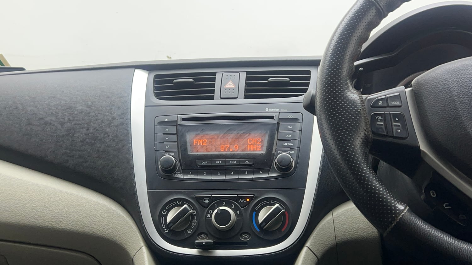 Used 2017 Maruti Suzuki Celerio ZXi AMT Petrol Automatic interior MUSIC SYSTEM & AC CONTROL VIEW
