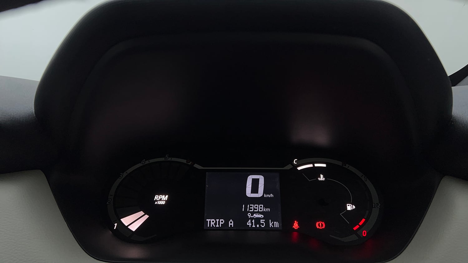 Used 2023 Nissan Magnite XE Petrol Manual interior CLUSTERMETER VIEW