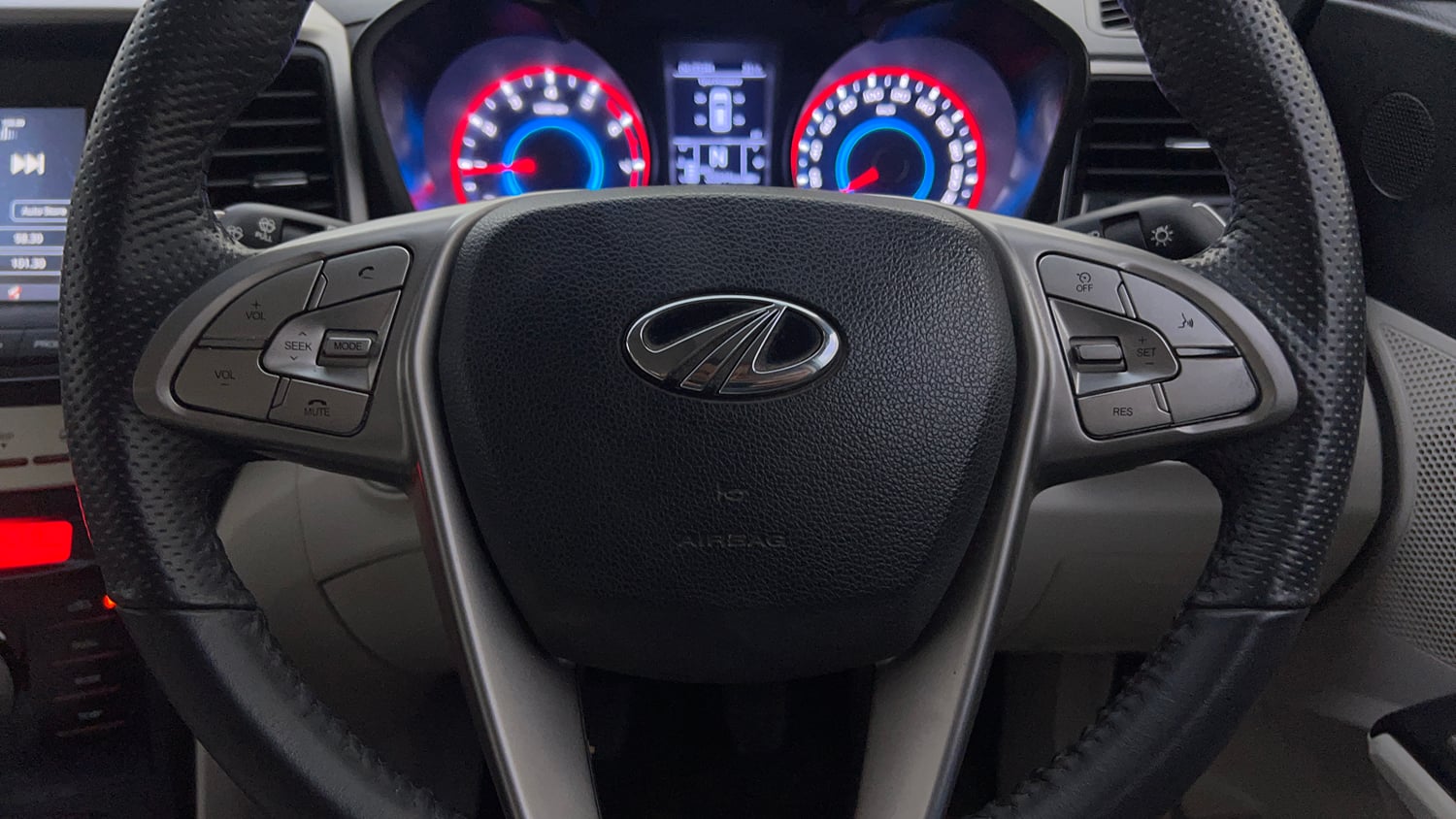 Used 2022 Mahindra XUV 300 W8 (O) 1.2 Petrol Petrol Manual top_features Airbags