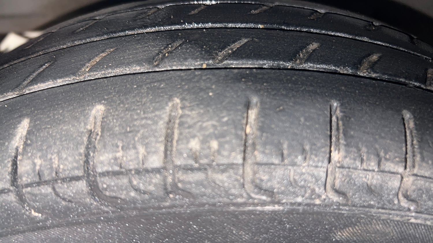 Used 2014 Hyundai Eon Era + Petrol Manual tyres LEFT FRONT TYRE TREAD VIEW