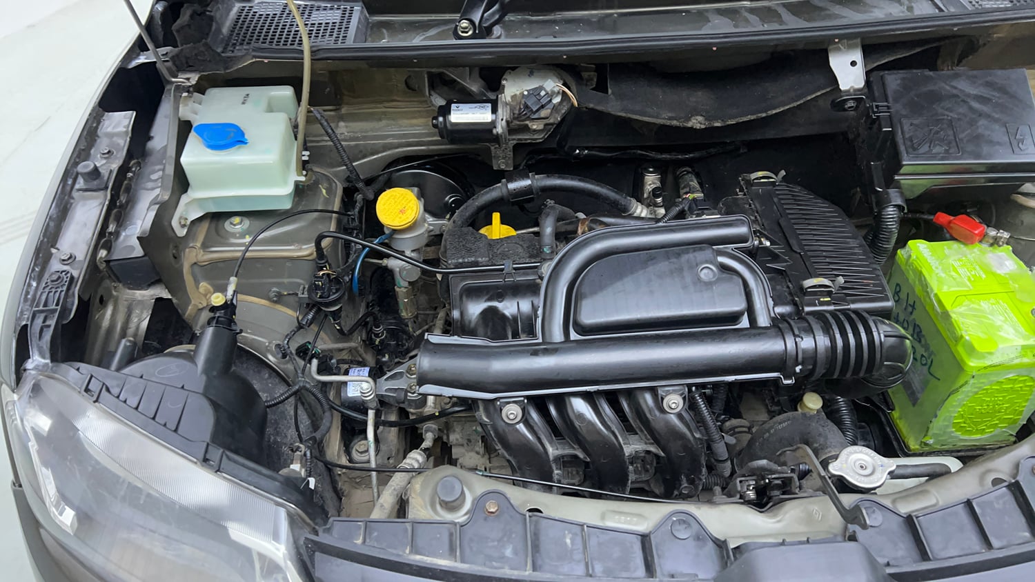 Used 2018 Renault Kwid 1.0 RXT AMT Opt Petrol Automatic engine ENGINE RIGHT SIDE VIEW