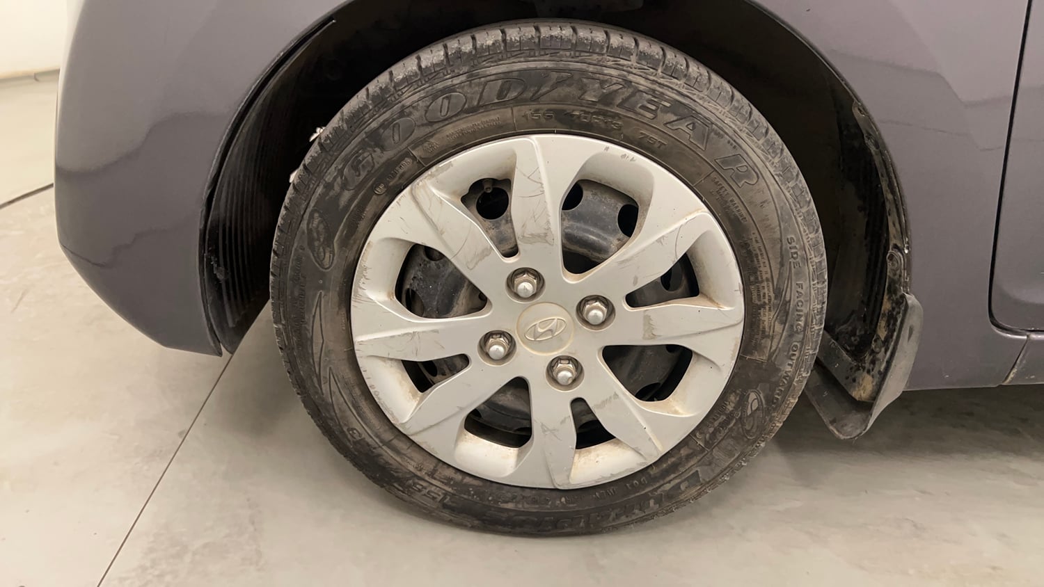 Used 2017 Hyundai Eon Magna Petrol Manual tyres LEFT FRONT TYRE RIM VIEW