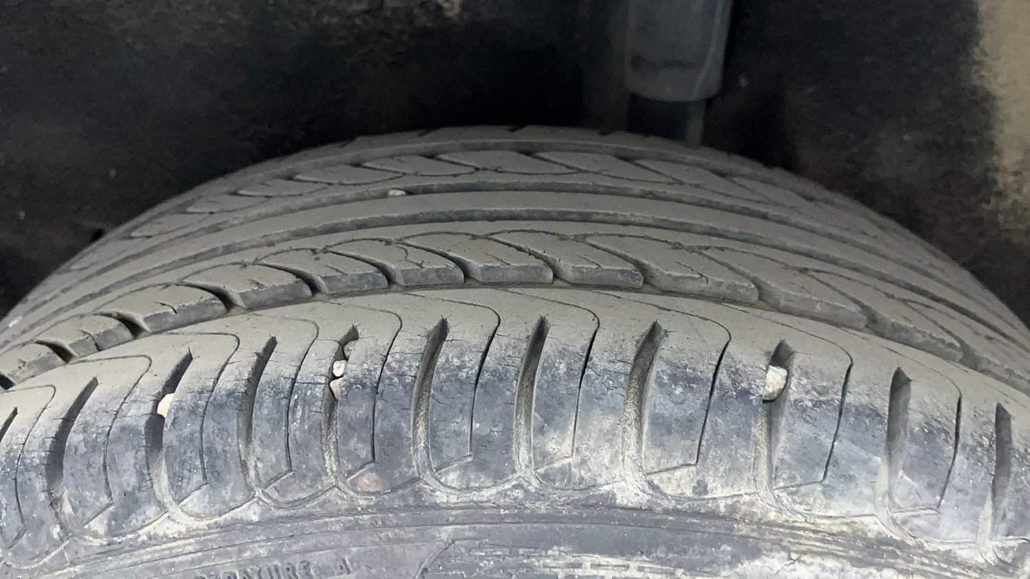 Used 2018 Ford EcoSport Ambiente 1.5L Ti-VCT Petrol Manual tyres LEFT REAR TYRE TREAD VIEW