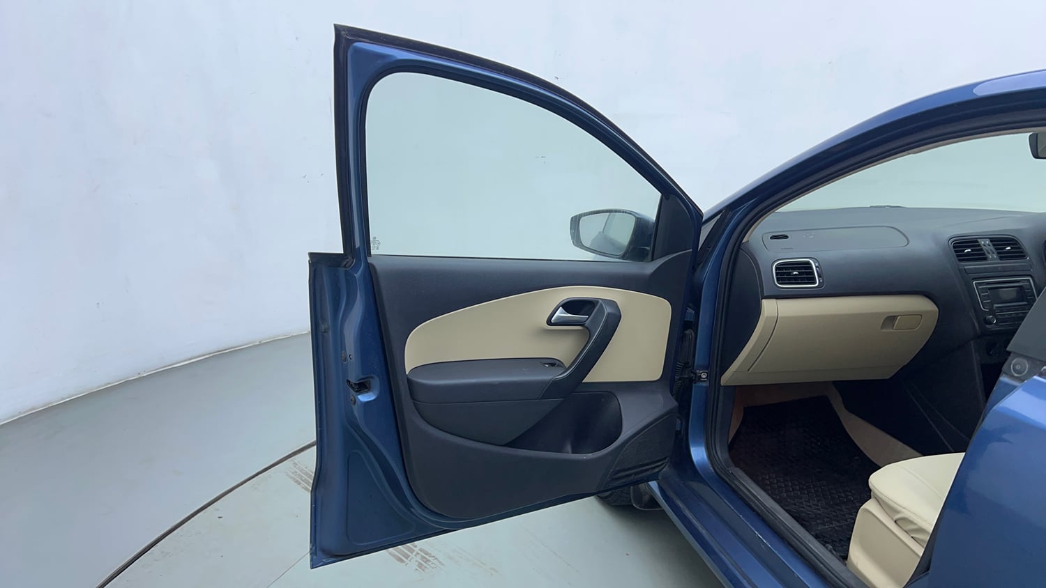 Used 2016 Volkswagen Ameo Comfortline 1.2L (P) Petrol Manual interior LEFT FRONT DOOR OPEN VIEW