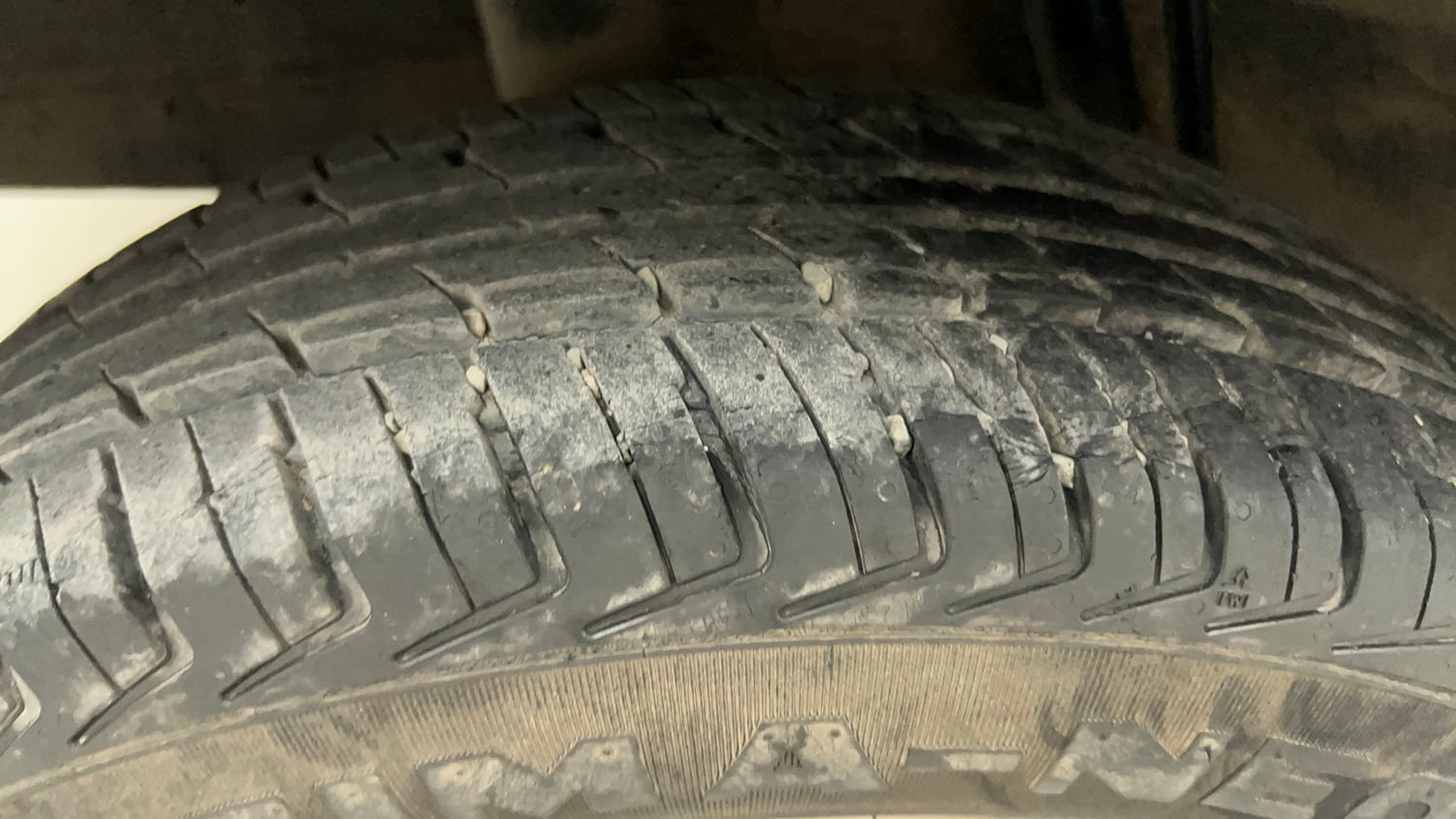 Used 2019 Renault Kwid RXT (O) 1.0 SCE Edition Petrol Manual tyres RIGHT REAR TYRE TREAD VIEW