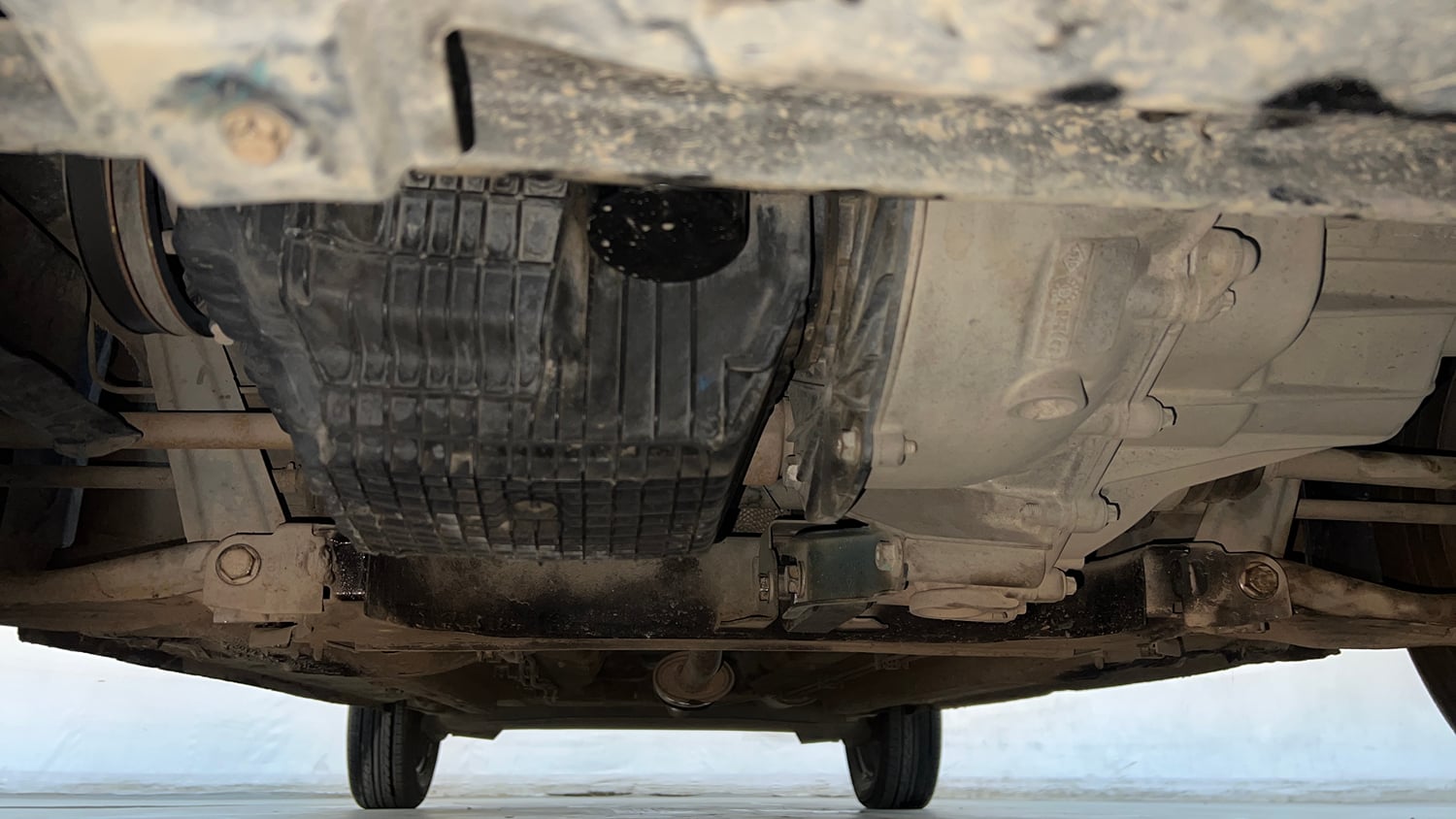 Used 2020 Renault Kwid CLIMBER 1.0 AMT Opt Petrol Automatic extra FRONT LEFT UNDERBODY VIEW