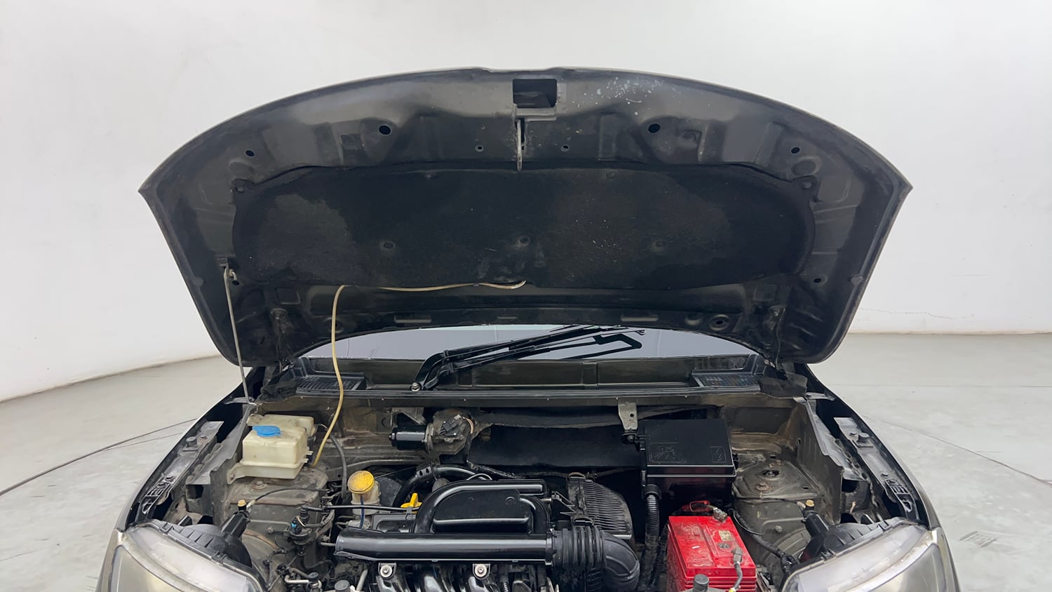 Used 2016 Renault Kwid RXT Petrol Manual engine ENGINE & BONNET OPEN FRONT VIEW