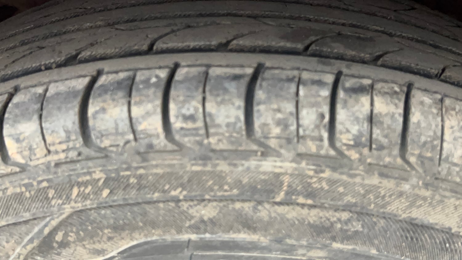 Used 2015 Hyundai Eon Magna + Petrol Manual tyres LEFT REAR TYRE TREAD VIEW