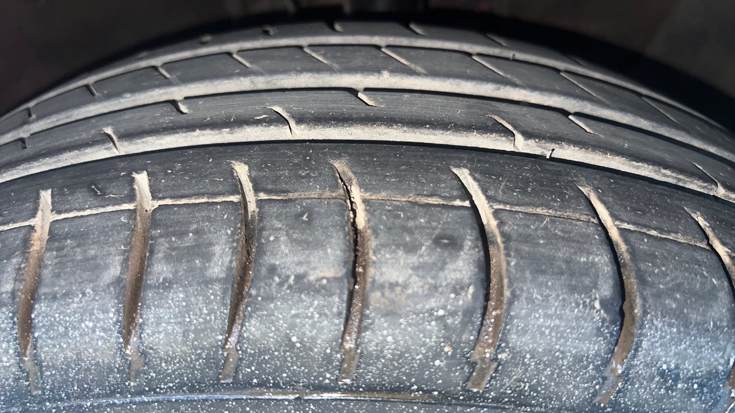 Used 2015 Hyundai Elite i20 Sportz 1.2 Petrol Manual tyres RIGHT FRONT TYRE TREAD VIEW