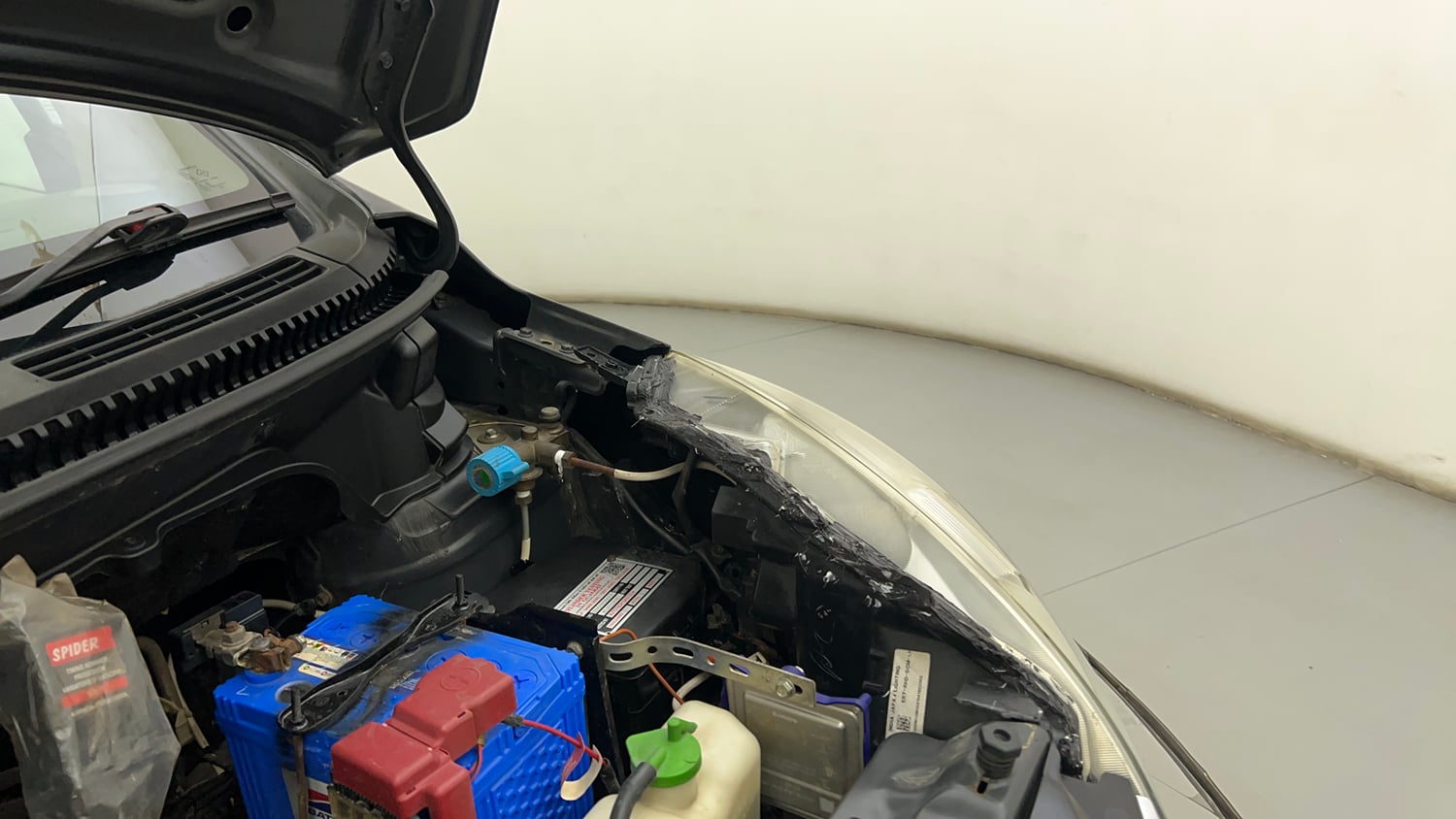 Used 2015 Maruti Suzuki Ertiga VXI CNG (Outside Fitted) Cng Manual engine ENGINE LEFT SIDE HINGE & APRON VIEW