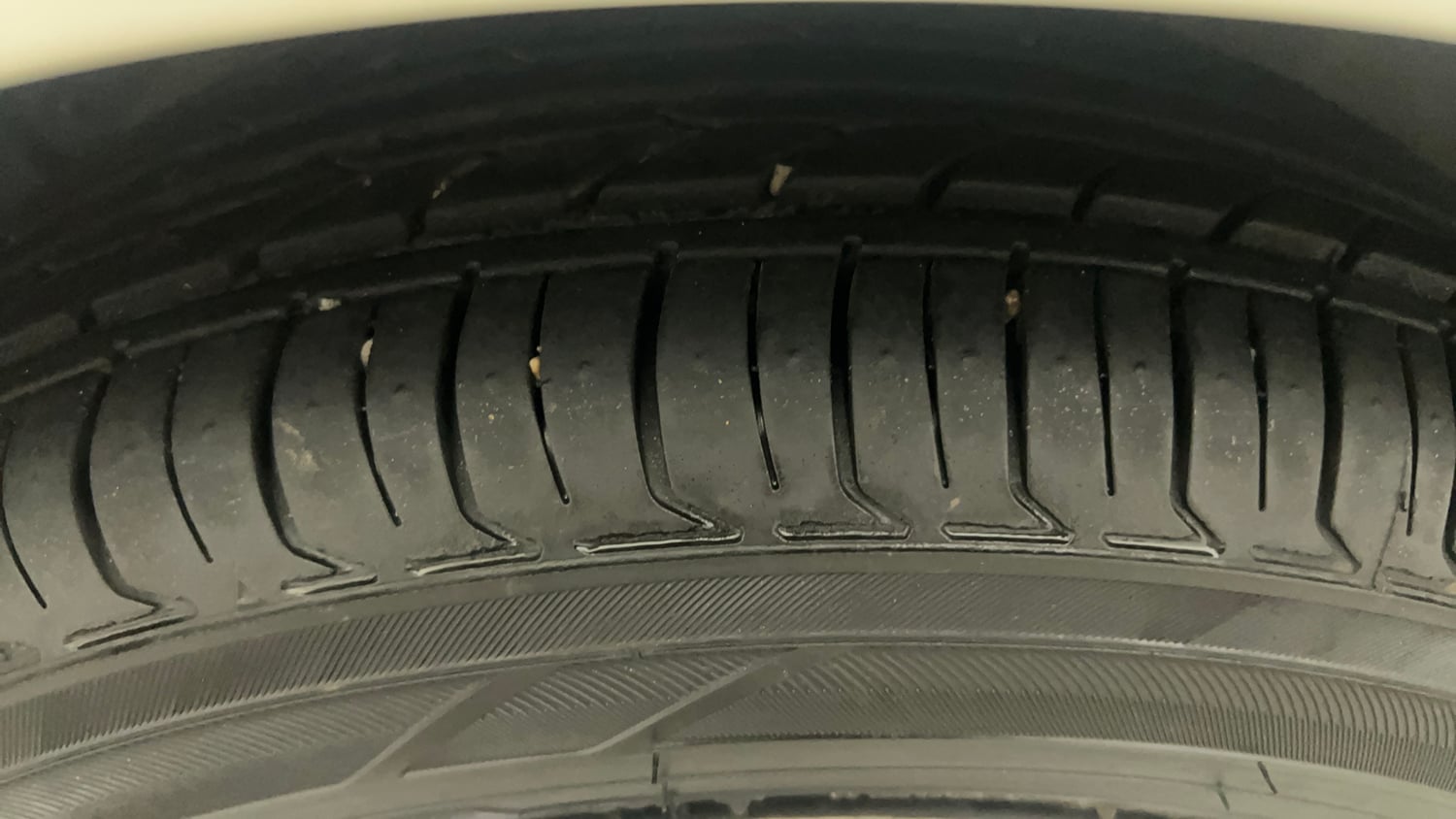 Used 2017 Hyundai Grand i10 Magna AT 1.2 Kappa VTVT Petrol Automatic tyres LEFT FRONT TYRE TREAD VIEW