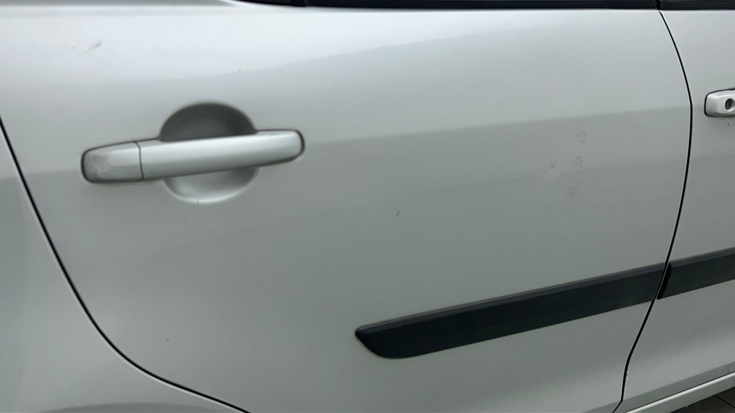 Used 2016 Maruti Suzuki Swift Lxi (O) Petrol Manual dents MINOR DENT