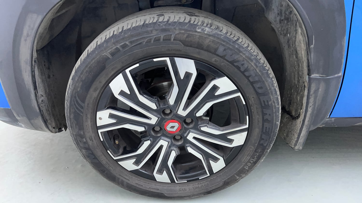 Used 2022 Renault Kiger RXZ Turbo CVT Petrol Automatic tyres LEFT FRONT TYRE RIM VIEW