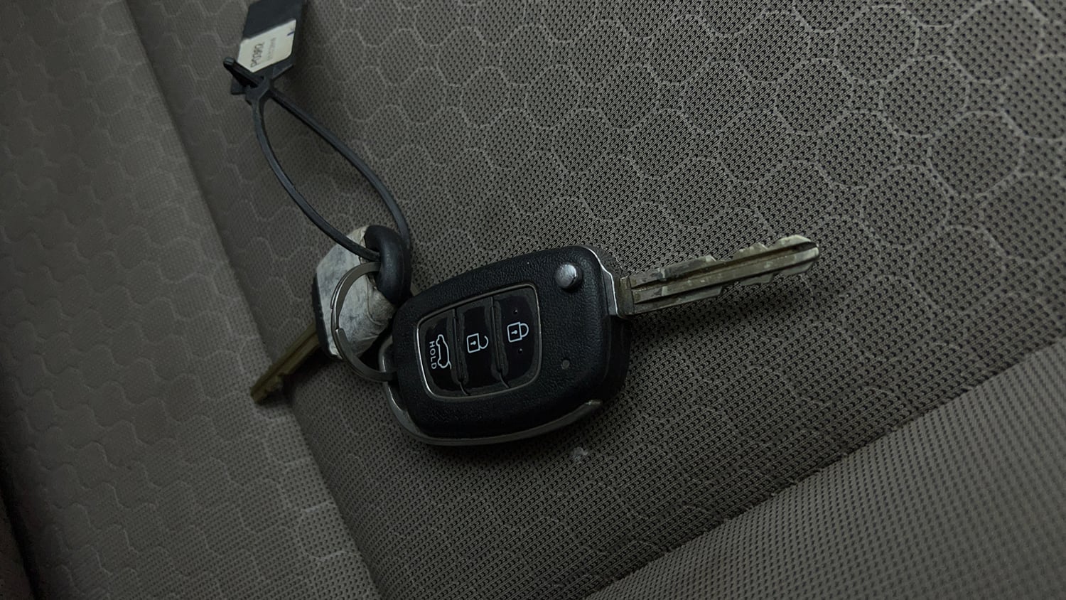 Used 2017 Hyundai Elite i20 Sportz 1.2 Petrol Manual extra CAR KEY VIEW