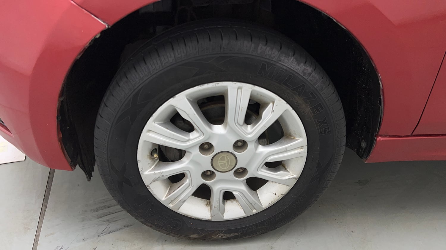 Used 2018 Tata Tiago Revotron XZA Petrol Automatic tyres LEFT FRONT TYRE RIM VIEW