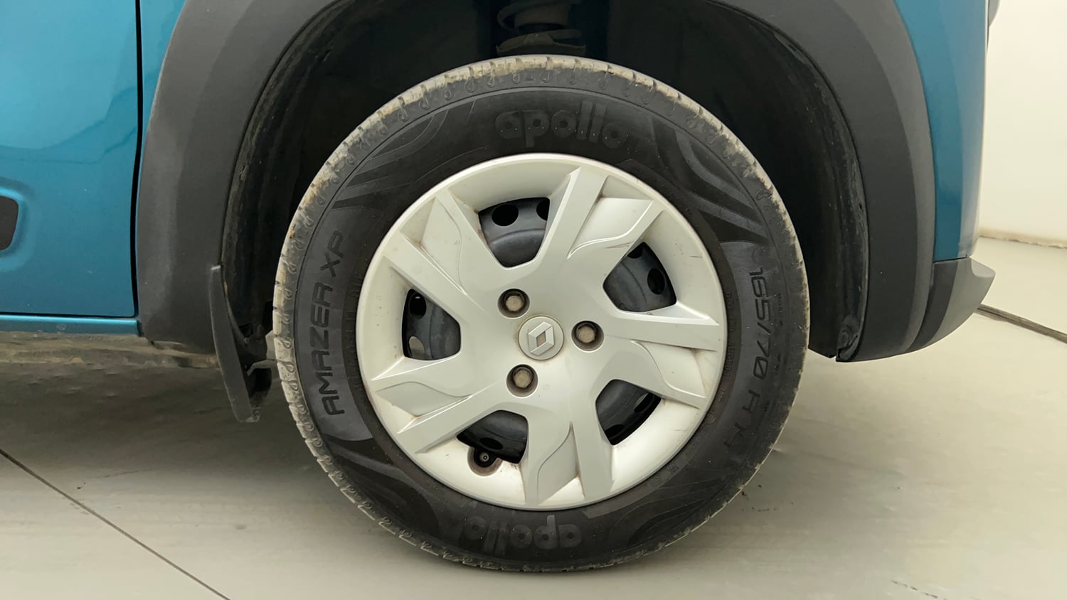 Used 2021 Renault Kwid RXL Petrol Manual tyres RIGHT FRONT TYRE RIM VIEW