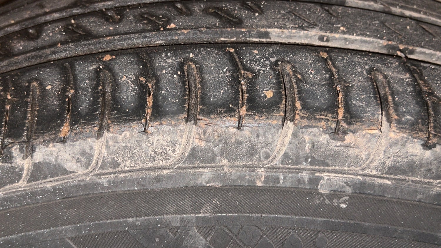 Used 2020 Hyundai Elite i20 Magna Plus 1.2 Petrol Manual tyres RIGHT FRONT TYRE TREAD VIEW