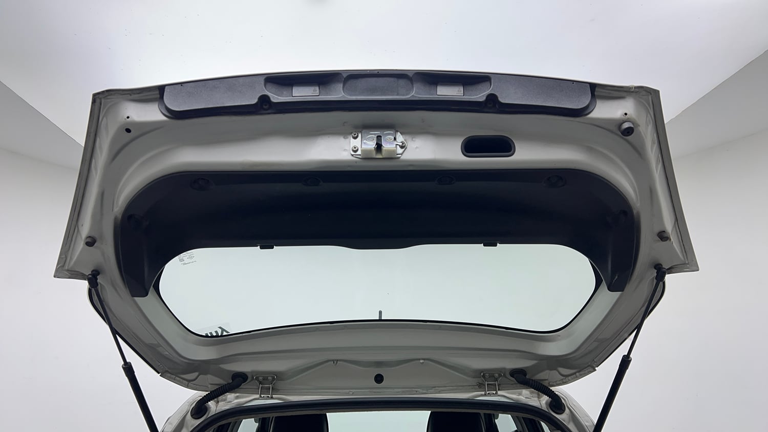 Used 2016 Maruti Suzuki Swift Lxi (O) Petrol Manual interior DICKY DOOR OPEN VIEW
