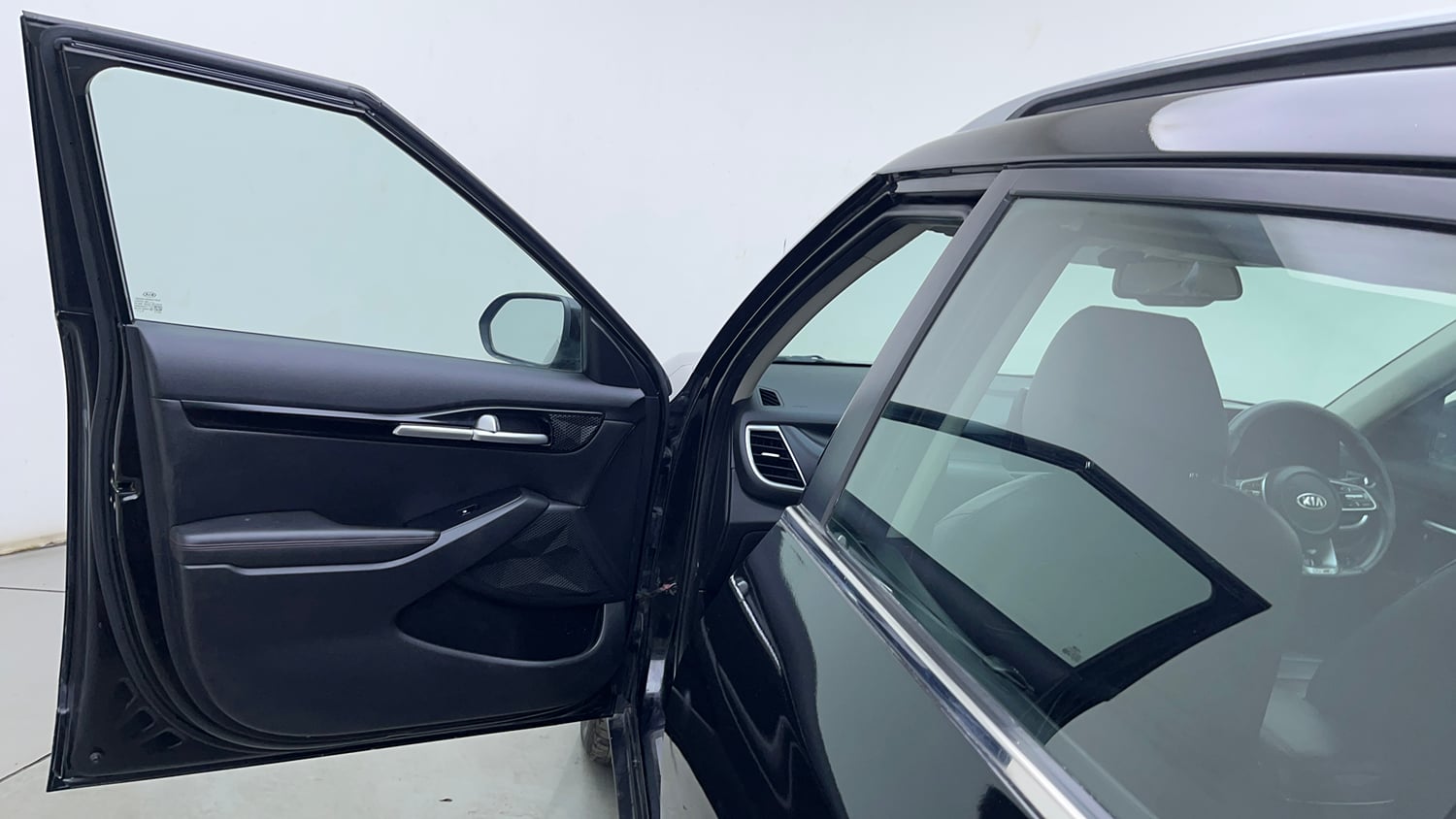 Used 2019 kia Seltos GTX DCT 1.4 Petrol Automatic interior LEFT FRONT DOOR OPEN VIEW