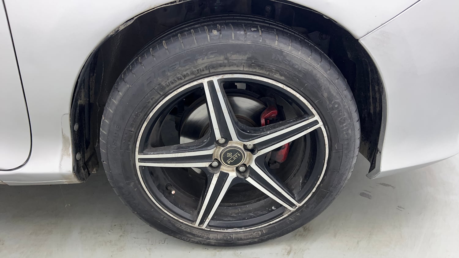 Used 2015 Honda City V Petrol Manual tyres RIGHT FRONT TYRE RIM VIEW
