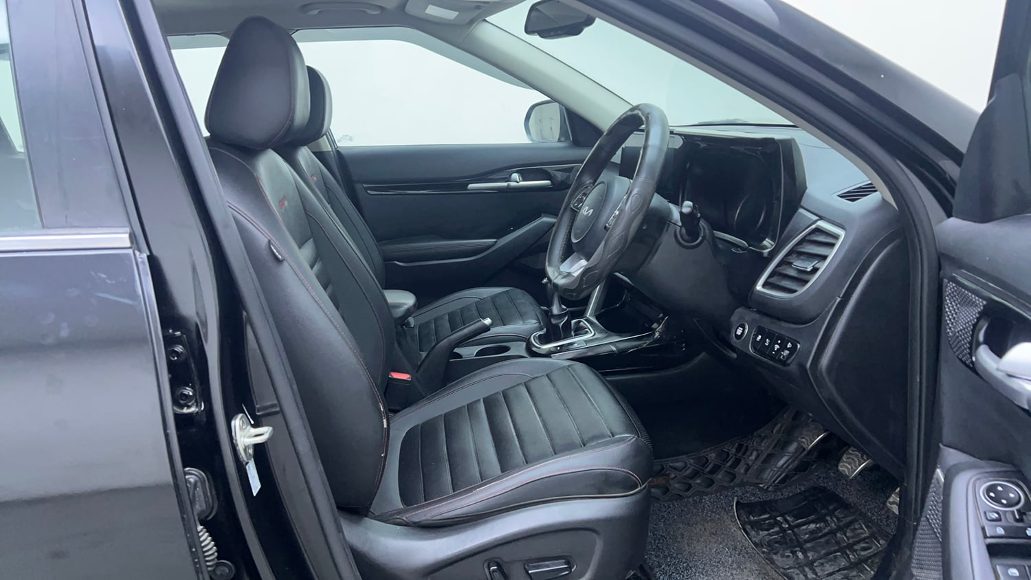 Used 2021 Kia Seltos GTX Plus 1.4 Petrol Manual interior RIGHT SIDE FRONT DOOR CABIN VIEW
