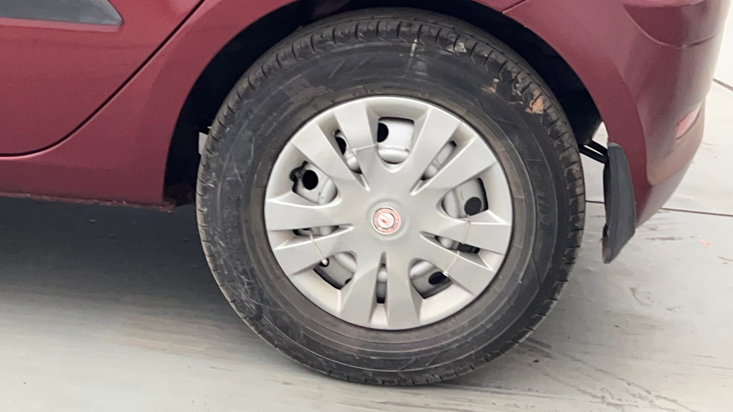 Used 2013 Hyundai i10 Era 1.1 iRDE2 Petrol Manual tyres LEFT REAR TYRE RIM VIEW