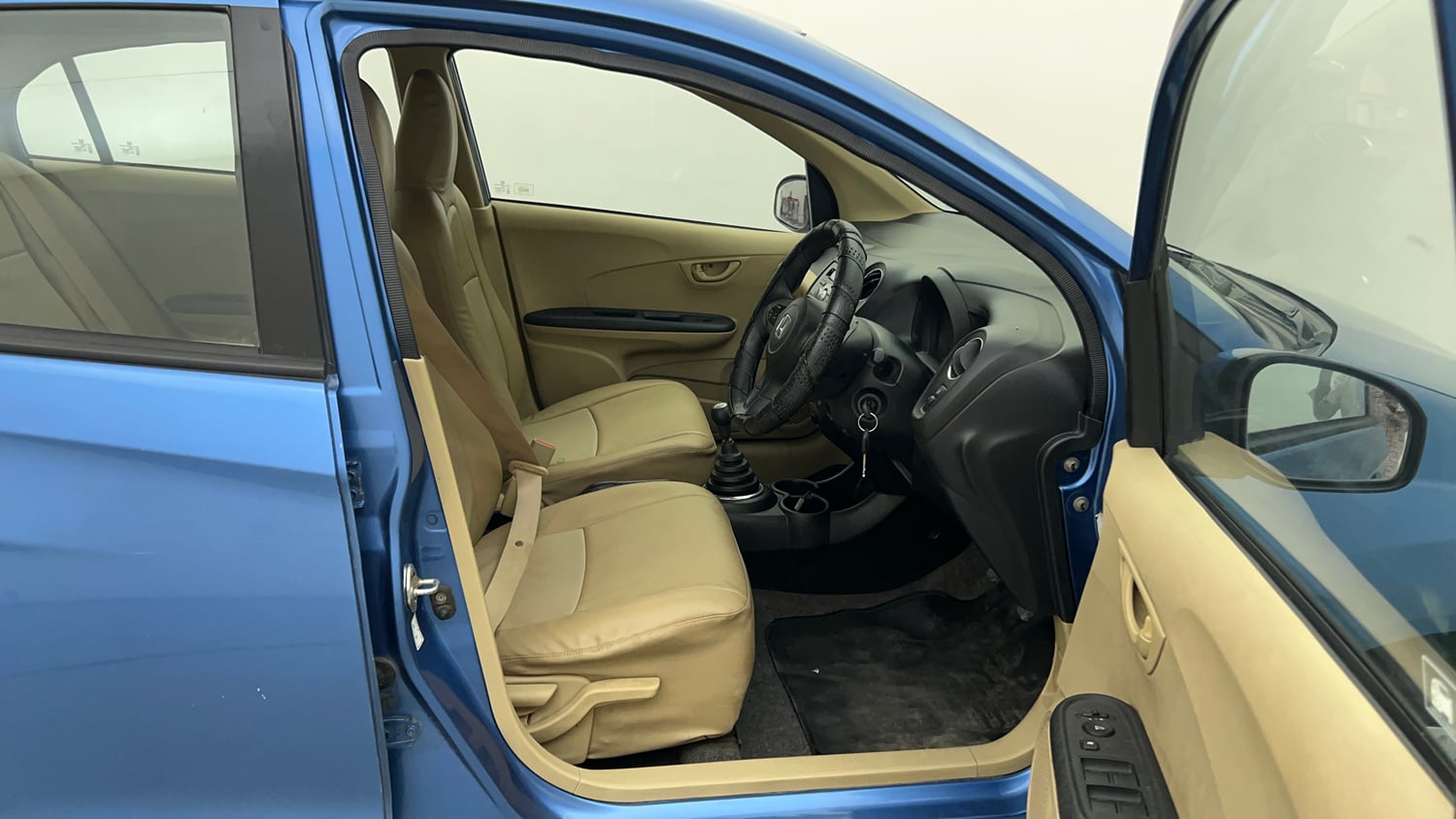 Used 2014 Honda Amaze 1.2 S i-VTEC Petrol Manual interior RIGHT SIDE FRONT DOOR CABIN VIEW