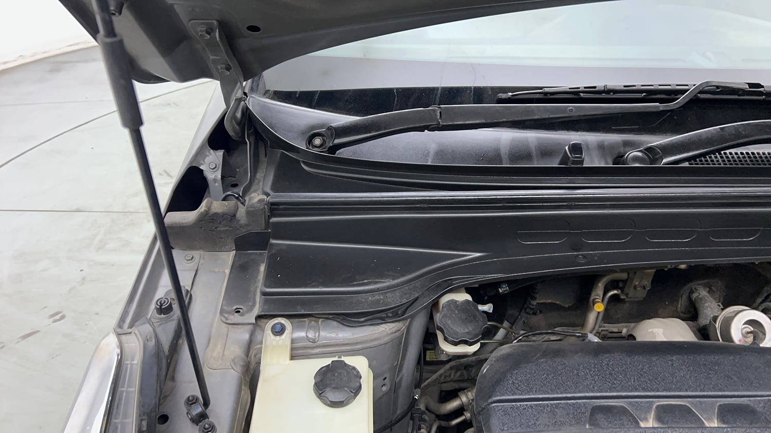 Used 2020 Hyundai Creta SX 1.6 AT CRDi Diesel Automatic engine ENGINE RIGHT SIDE HINGE & APRON VIEW