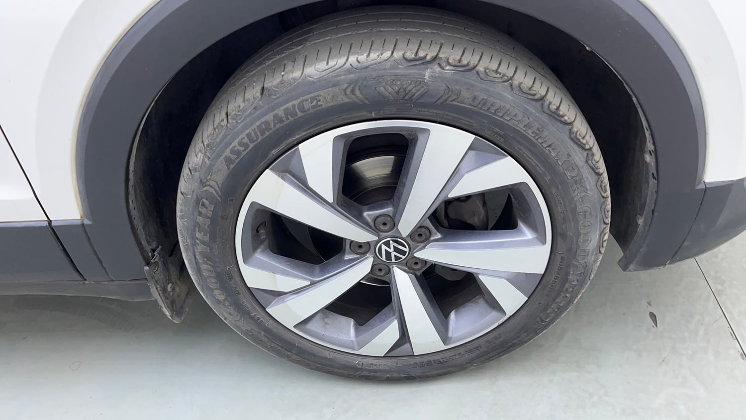 Used 2023 Volkswagen Taigun Topline 1.0 TSI AT Petrol Automatic tyres RIGHT FRONT TYRE RIM VIEW