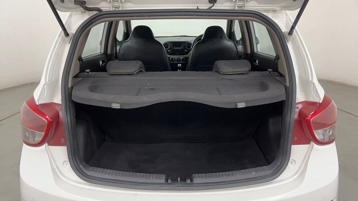 Used 2016 Hyundai Grand i10 Asta 1.2 Kappa VTVT (O) Petrol Manual interior DICKY INSIDE VIEW