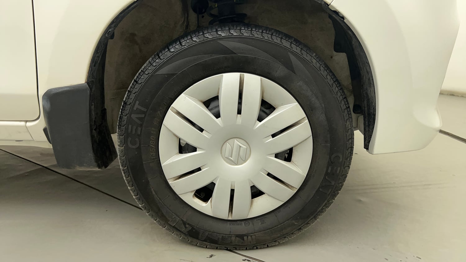 Used 2017 Maruti Suzuki Alto 800 LXi Petrol Manual tyres RIGHT FRONT TYRE RIM VIEW