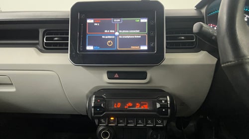 Used 2017 Maruti Suzuki Ignis Alpha 1.2 MT Petrol Manual interior MUSIC SYSTEM & AC CONTROL VIEW